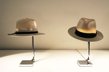 Philippe Stark﻿ создал необычную коллекцию настольных ламп Chapeau