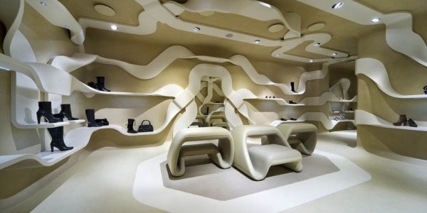 Итальянский дизайнер Fabio Novembre разработал футуристический дизайн интерьера обувного бутика